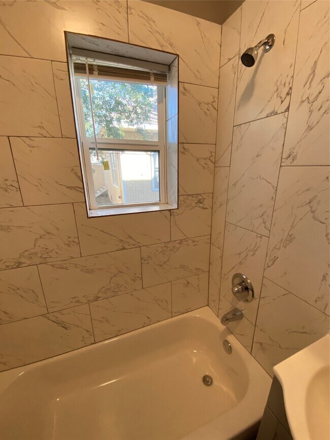 Building Photo - 222 Grace St