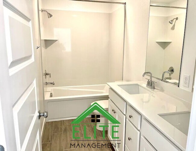 Building Photo - Impeccable 3-Bedroom, 2-Bath Home in the H...