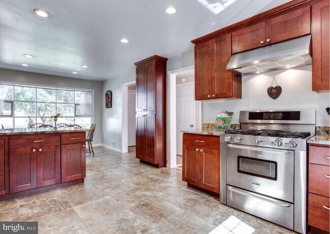 Building Photo - 7811 Falstaff Rd