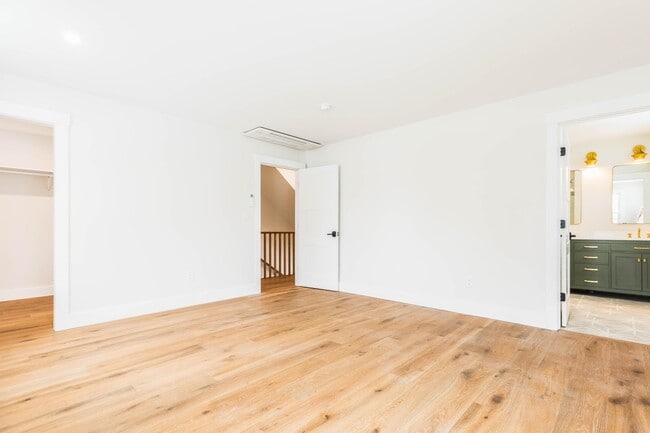 Building Photo - 539 Portsmouth Ave