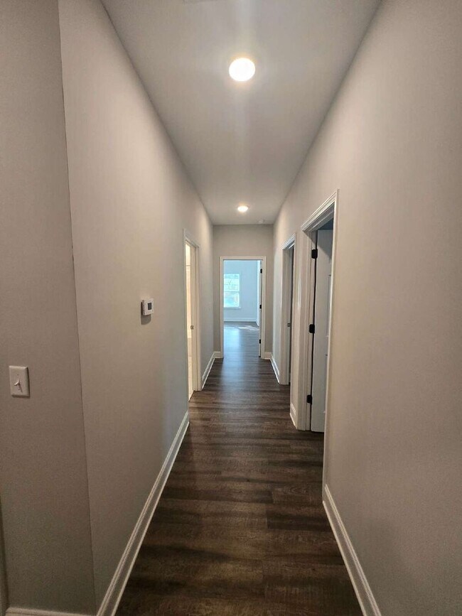 Building Photo - Charming 3-Bedroom Retreat Near Hamilton P...