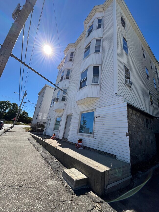 Building Photo - 205 Cumberland St