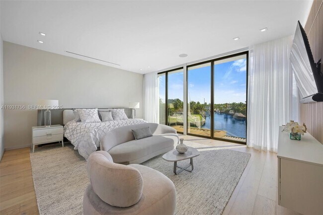 Building Photo - 3260 NE 165th St