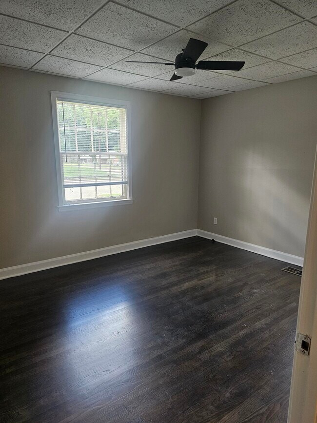 Building Photo - 3477 Kimball Ave