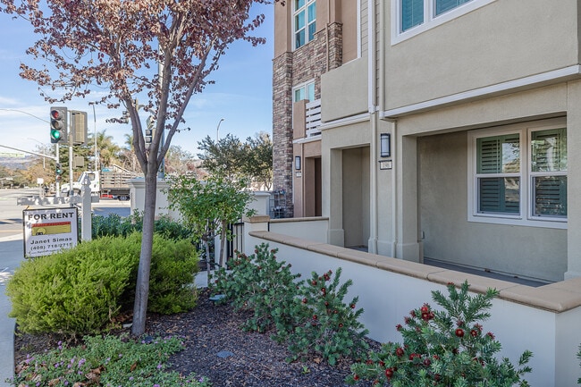 Building Photo - 196 E Main Ave