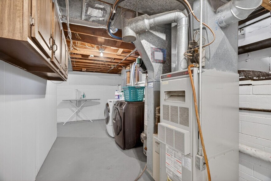 Building Photo - 453 Chamberlin Dr