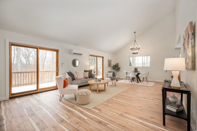 Building Photo - 3764 Glenwood Dr