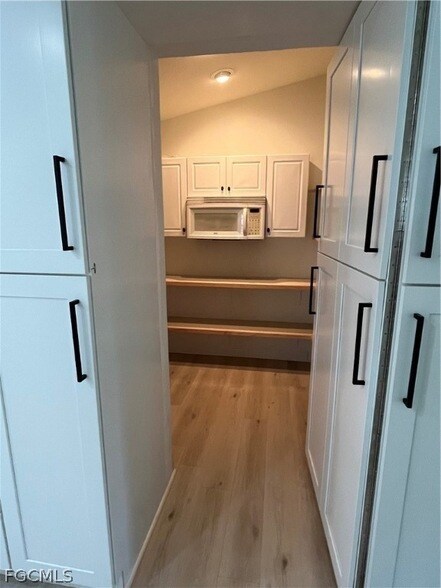 Building Photo - 1325 NE 5th Pl