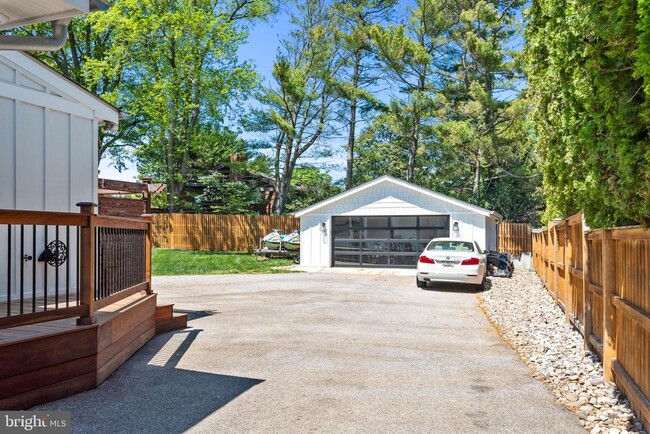 Building Photo - 113 Bay Dr