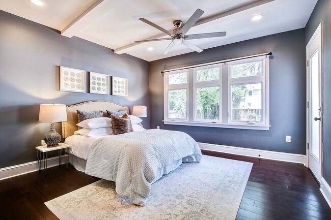 Building Photo - Gorgeous 5 BED + 3.5 Ba in Main House, 1 + 1 in BSMT, 1 + 1 above garage  in the Heart of Downtow...