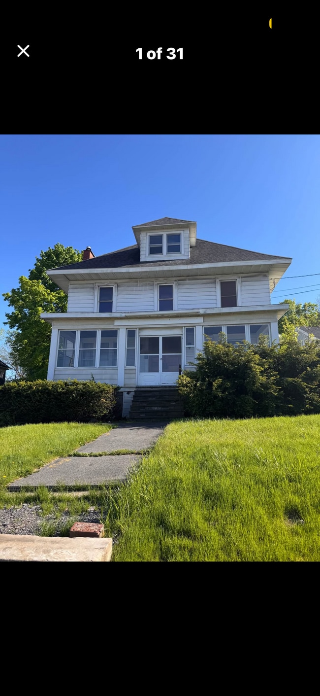 Building Photo - 1607 W Genesee St