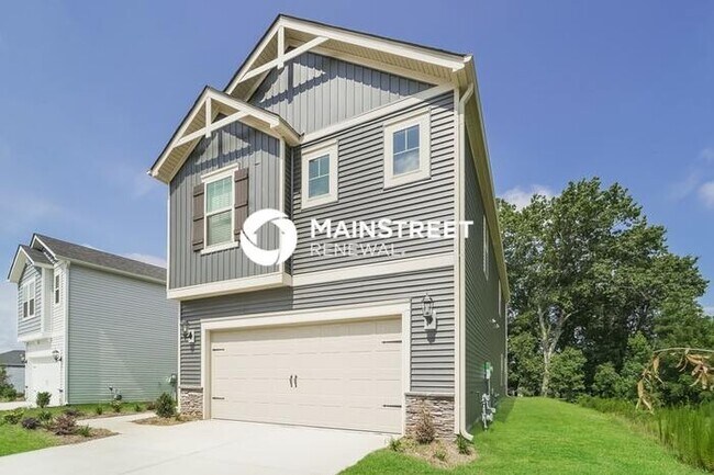 Building Photo - 3 Bedroom Pet-Friendly Home in Charlotte, NC with Main Street Renewal