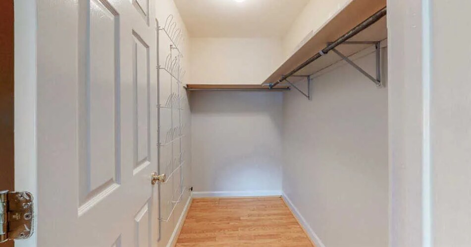 Building Photo - 205 Simpson Ave