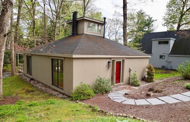 Building Photo - 3 Edgewood Cir