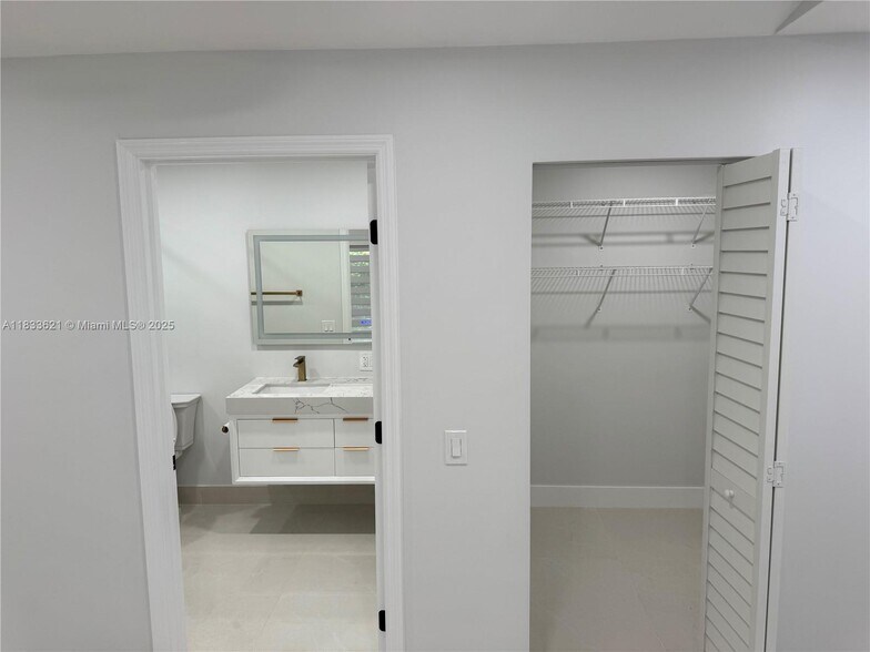 Building Photo - 1560 Canary Island Dr