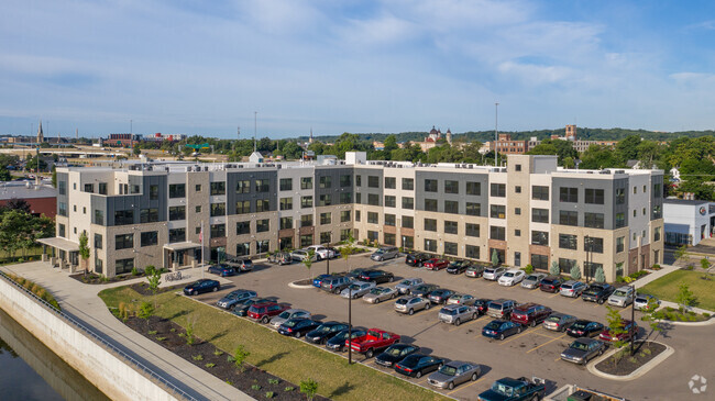 Building Photo - Grand View Place