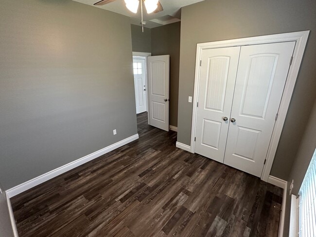 Building Photo - For lease: 2 Bed, 2 Bath Home Rural Neosho...