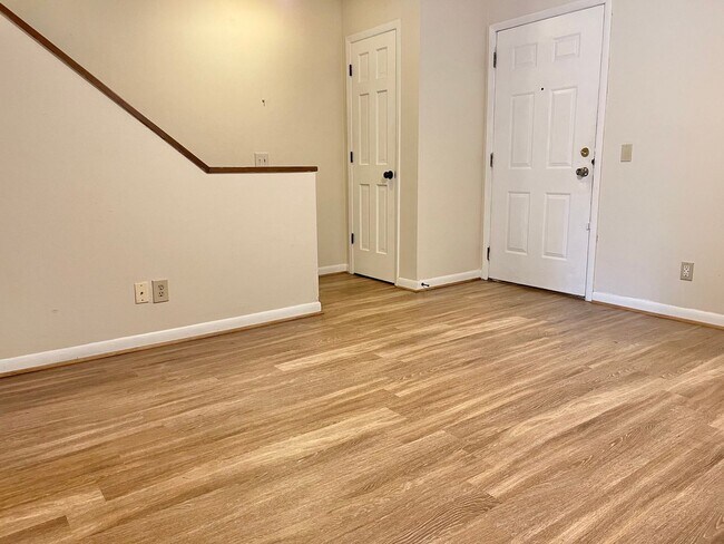 Building Photo - Lakewood Commons B202