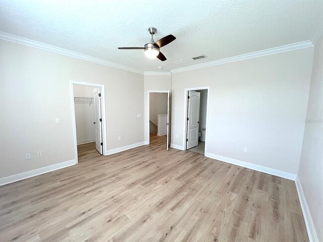 Building Photo - 190 Riverview Bend S