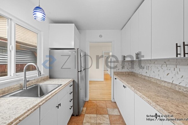 Building Photo - 121 S 37th St