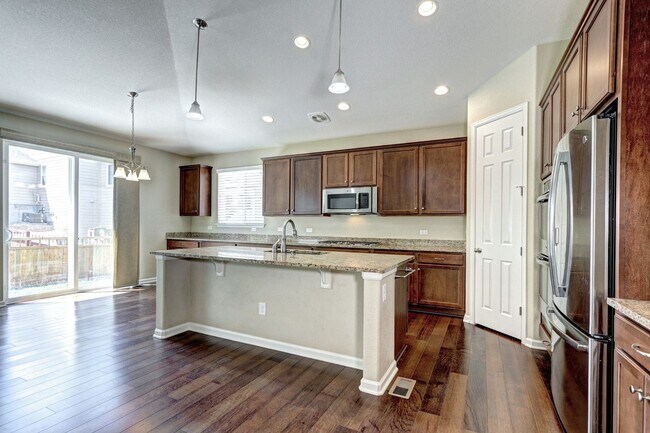 Building Photo - Location! Villages at Castle Rock 3bed/2.5...