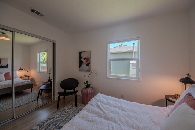 Building Photo - 3914 Somerset Dr