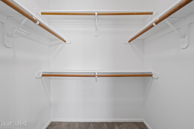 Building Photo - 5751 N Kolb Rd