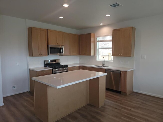 Building Photo - 1041 Tillman Ln