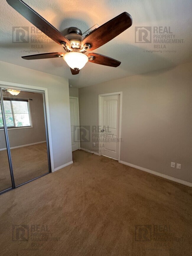 Building Photo - Spacious 4-Bedroom Menifee Home with Downs...