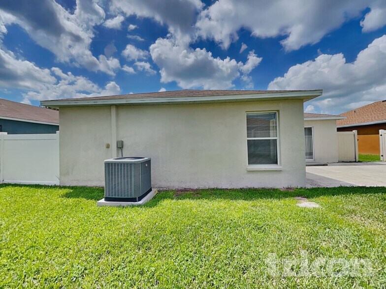 Building Photo - 2483 Brownwood Dr