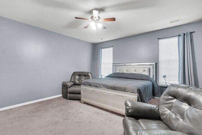 Building Photo - Beautiful & Bright 5BR Home with Large Bac...