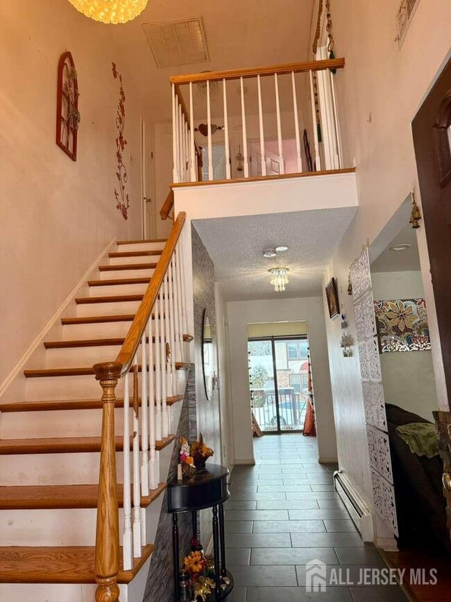 Building Photo - 10 Nutmeg Ct