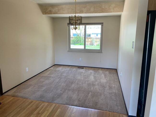 Building Photo - Wonderfully taken care of Tri Level Home w...