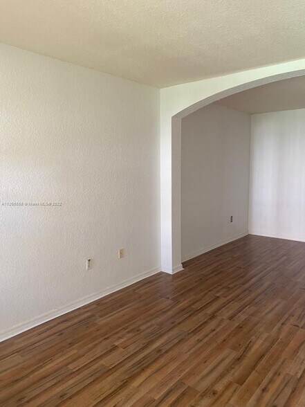 Building Photo - 208 Belmont Ln