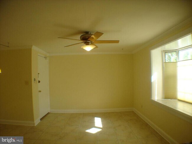 Building Photo - 806 S Arlington Mill Dr