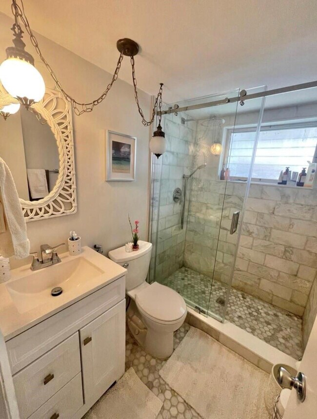 Building Photo - 1920 NE 51st Ct