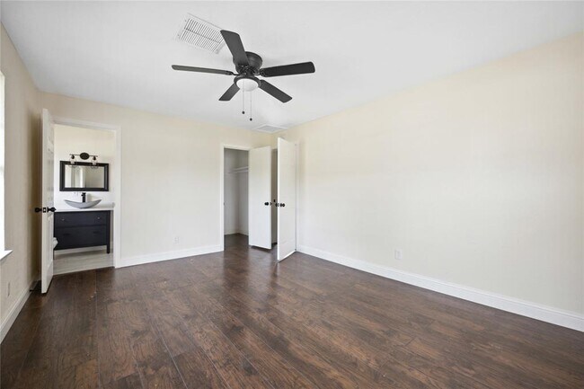 Building Photo - 3403 Linkwood Dr