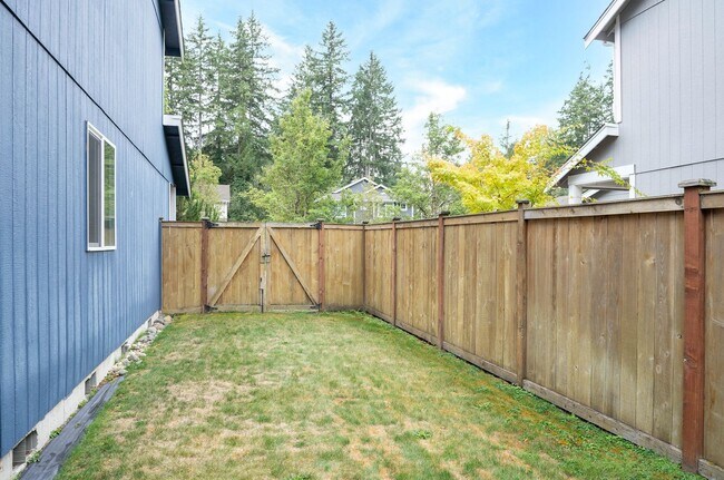 Building Photo - Charming 3BR/2.5BA in Desirable Gig Harbor...
