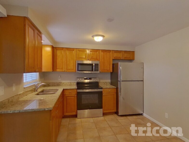 Building Photo - 8589 Lantana Dr