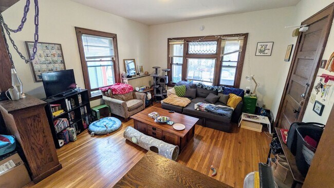 Building Photo - 2 Bedroom Apartment in Prospect Park - Available September 1st!
