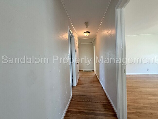 Building Photo - FOR LEASE | Tulsa | 3 Bed, 1 Bath Home - $...