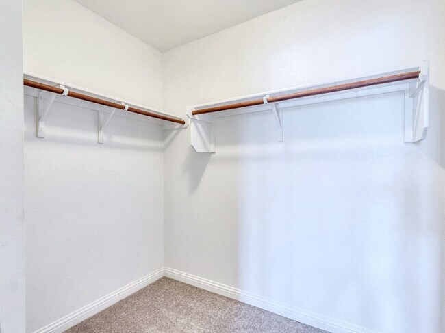 Building Photo - Beautiful 3/BR 2.5/BA Rental with Spacious...