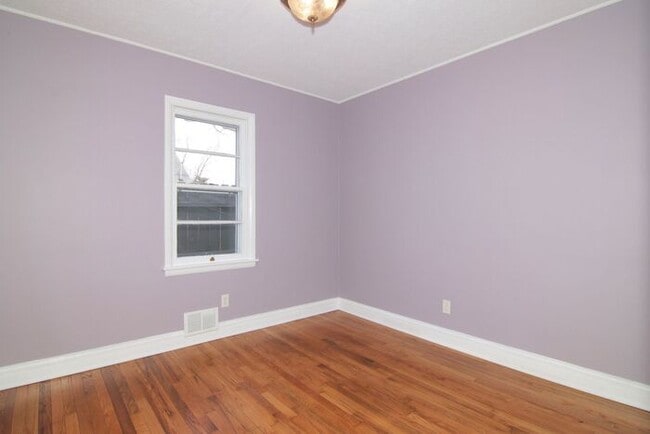 Building Photo - Sweet 3 Bedroom Home Close to Speedway