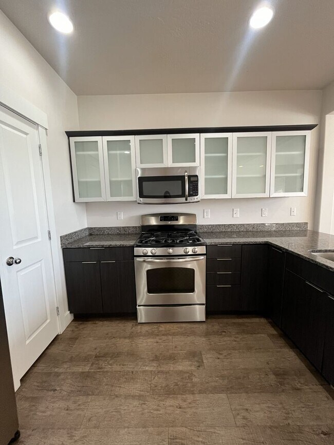 Building Photo - SIGN A LEASE NOW FOR $2,000 OFF- Newly Build 3 Bed, 2.5 Bath Townhome in Pleasant Grove