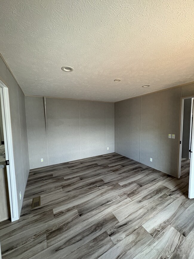 Building Photo - 507 Mercedes St