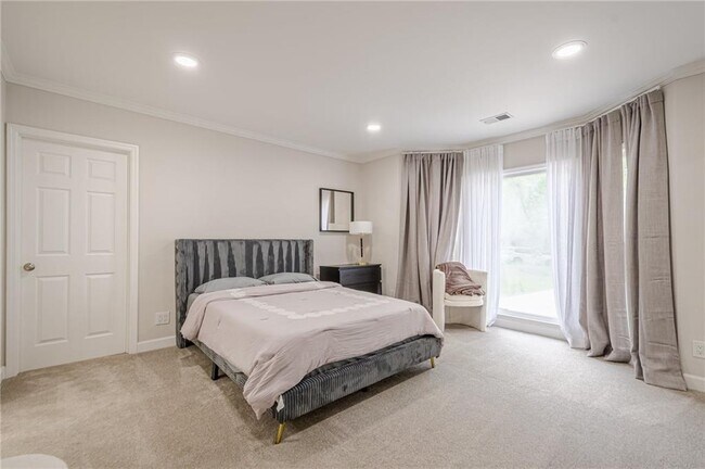 Building Photo - 700 S Brighton Ct