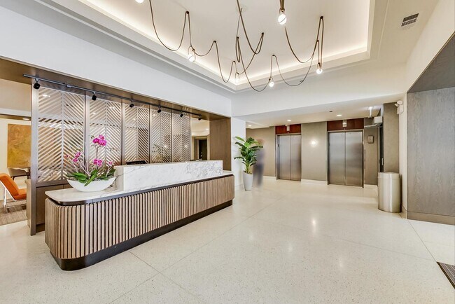 Building Photo - 165 N Canal St