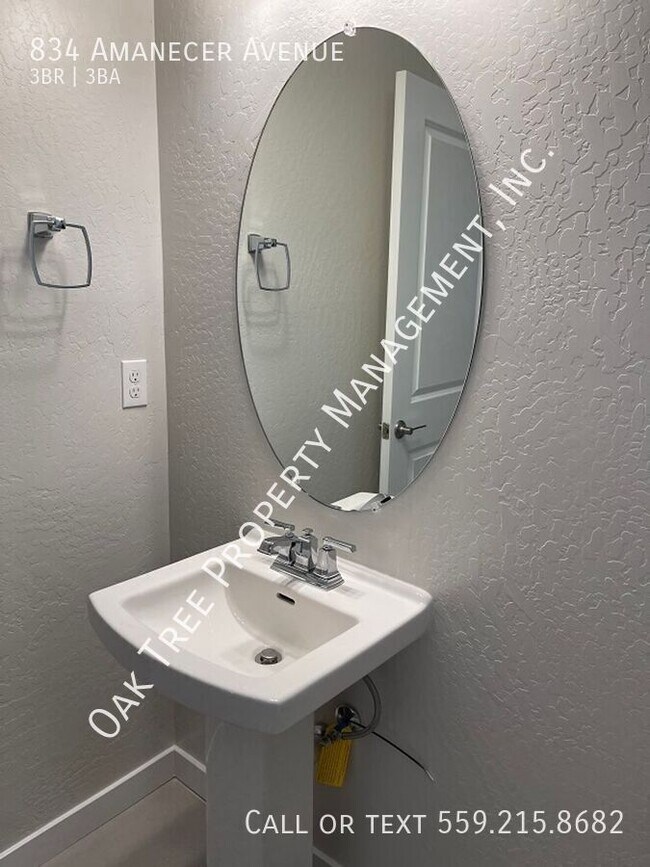 Building Photo - 834 Amanecer Ave