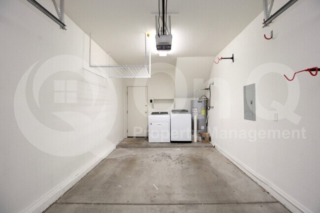 Building Photo - 525 N Miller Rd