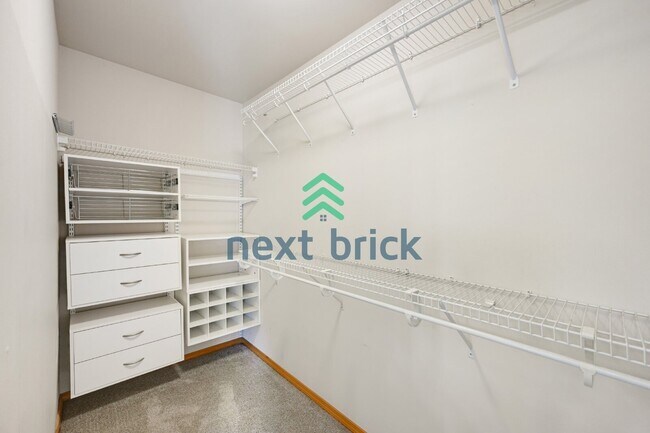 Building Photo - Spacious 4-Bed Retreat in Lynnwood with 3.5 Baths and 2,224 Sq. Ft. of Comfort!